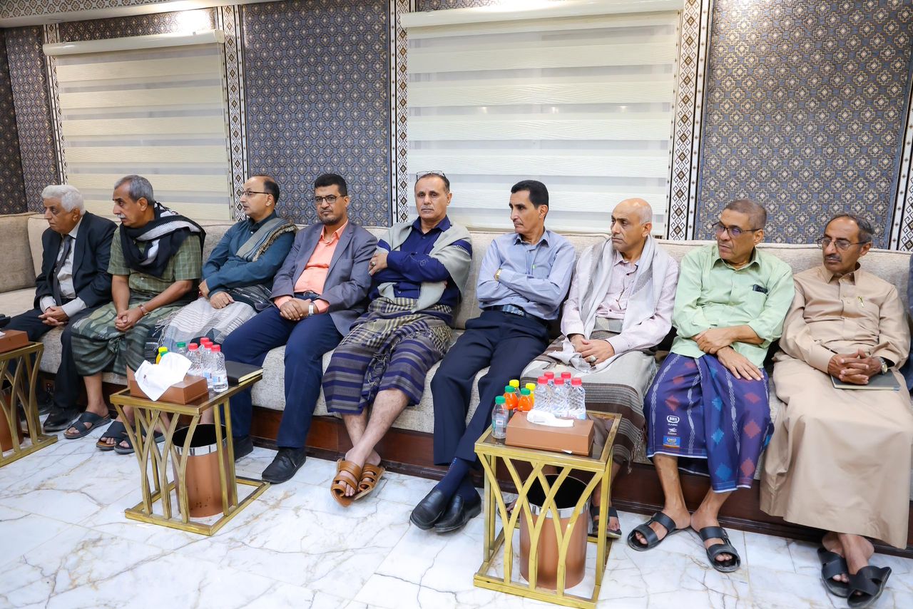 رئيس الوزراء يؤكد ان إصلاح التعليم ركيزة أساسية للتعافي الوطني رئيس الوزراء يؤكد ان إصلاح التعليم ركيزة أساسية للتعافي الوطني